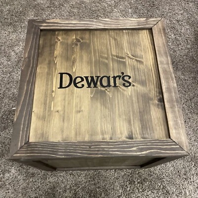 Dewar's | 白色标签苏格兰威士忌 | 木箱展示立方体 | 全新 — 第 1/4 张图片