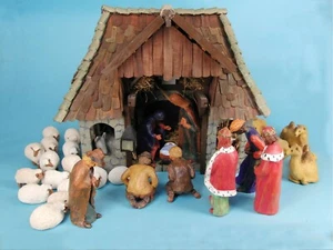 Alte Weihnachtskrippe mit 31 Figuren - Bild 1 von 11