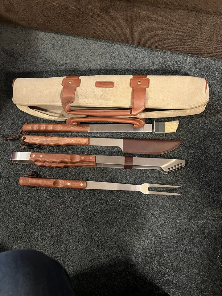 Juego de utensilios para barbacoa/barbacoa con bolsa de gamuza Foto 1 de 1