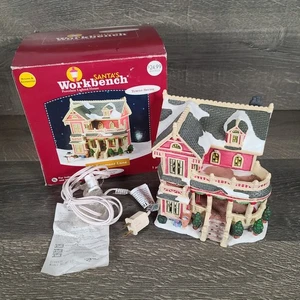 Banco da lavoro Babbo Natale Towne serie "39 Tremont Lane" porcellana casa illuminata - Foto 1 di 19