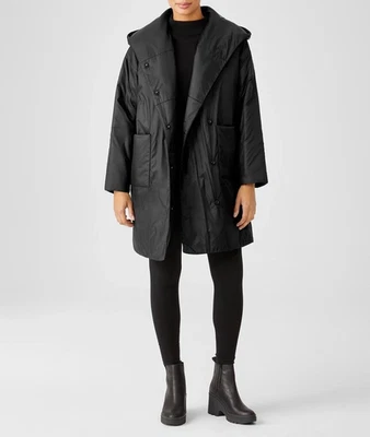 Abrigo largo con capucha de nailon reciclado negro con cáscara de huevo talla mediana Eileen Fisher para mujer Foto 1 de 4