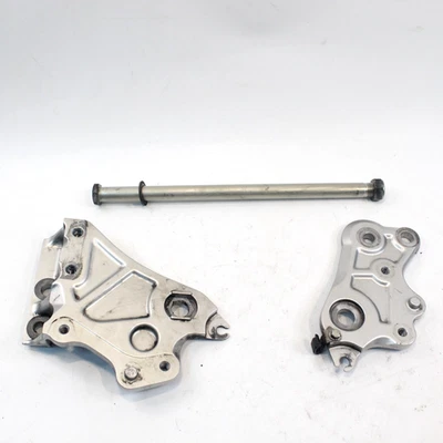 Soportes de reposapiés Yamaha MT-07 2014-2018 1WS-27443-00-00 + 1WS-274A3-00-00 OEM Foto 1 de 4