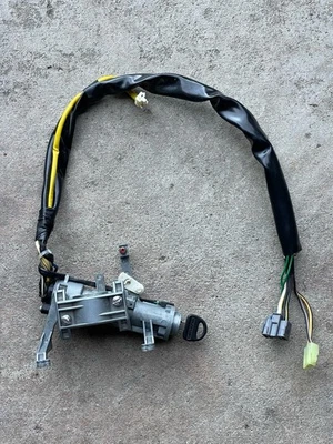 99-04 Tracker Grand Vitara Ignition Switch Assembly COMPLETE w/ org KEY nice - Image 1 of 4