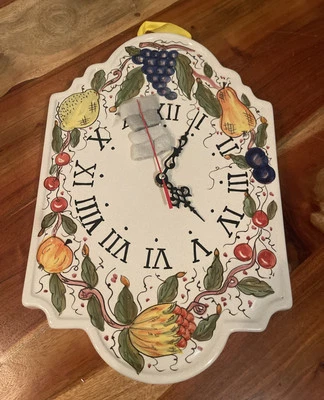 Reloj de pared vintage de cerámica Fratelli Mari Deruta. Italia - Frutas Foto 1 de 4
