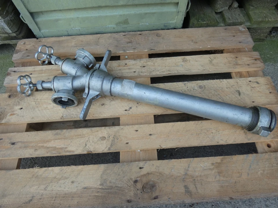 Hydrant Standrohr DN80  2 x C- Schlauch  AWG  PVR A57/2/62  DIN 14375 Bundeswehr - Bild 1 von 3