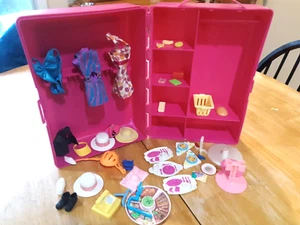 Muñeca Barbie Mattel 2000 vintage armario estuche maletero rosa almacenamiento + accesorios - Imagen 1 de 15