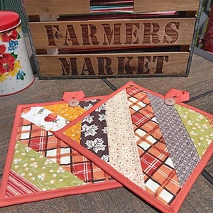 TOPFLAPPEN HEISSPAD SET - HANDARBEIT GESTEPPT HERBST HERBST (2) MIT AUFHÄNGESCHLAUFEN - Bild 1 von 5