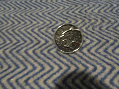 NOS 1983 1984 1985 1986 MERCURY COUGAR AND XR7 DOOR PANBEL EMBLEM CAT BADGE  - Image 1 of 4