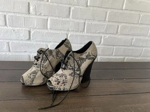 Penny Loves Kenny Women's Ankle Peep Toe Tan Black Lace Snakeskin Heel Boots 6 - Picture 1 of 17