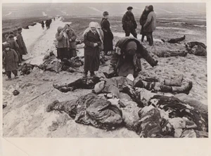1942 Pressefoto 2. Weltkrieg weinende russische Frauen mit sowjetischen Armee Soldaten bei Kertsch - Bild 1 von 2