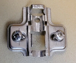 DTC 960BQ Frameless Cabinet Hinge Mounting Plate - Picture 1 of 4