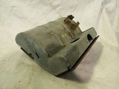 Cenicero Plymouth Fury III 1966 montado en el tablero Foto 1 de 4