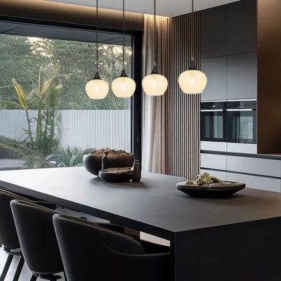 Lampadario A Sospensione Con Sfere Di Vetro 4 Fiamme LED - Immagine 1 di 4