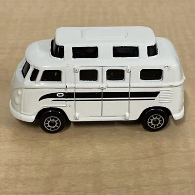 Coche diecast Maisto VW Volkswagen Camper Bus ventana dividida blanco escala 1/64 KG JD Foto 1 de 4