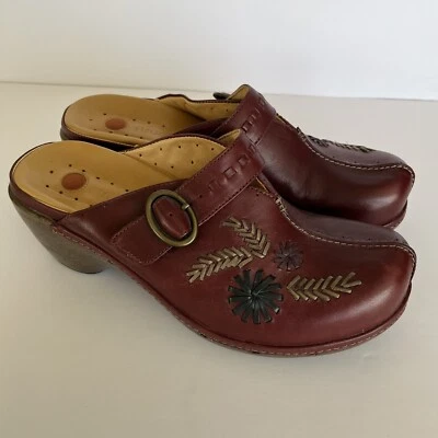 Zuecos Clark’s Unstructured para mujer de cuero borgoña sin cordones bordado floral 8 Foto 1 de 4