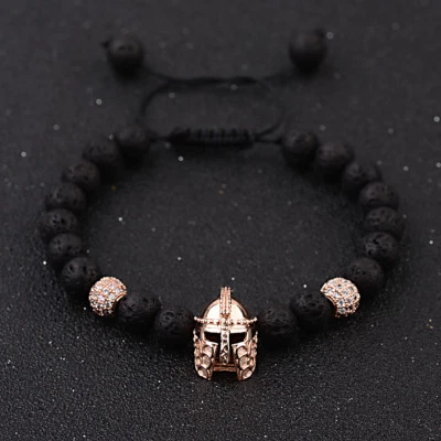Pulseras de macramé de lava de roca con bolas de circón con cuentas casco espartano negro con dije para hombre Foto 1 de 4