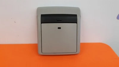 08 JEEP GRAND CHEROKEE TECHO TRASERO ENTRETENIMIENTO DVD PANTALLA GRIS Foto 1 de 4