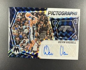2023 Mosaico Devin Vassell Nero Auto 1/1 Pittografi Speroni - Foto 1 di 2