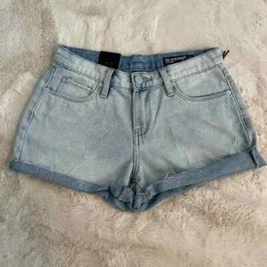 Blank NYC The Fulton Denim Roll Up Shorts Damen Gr. 26 leicht gewaschen neu - Bild 1 von 10