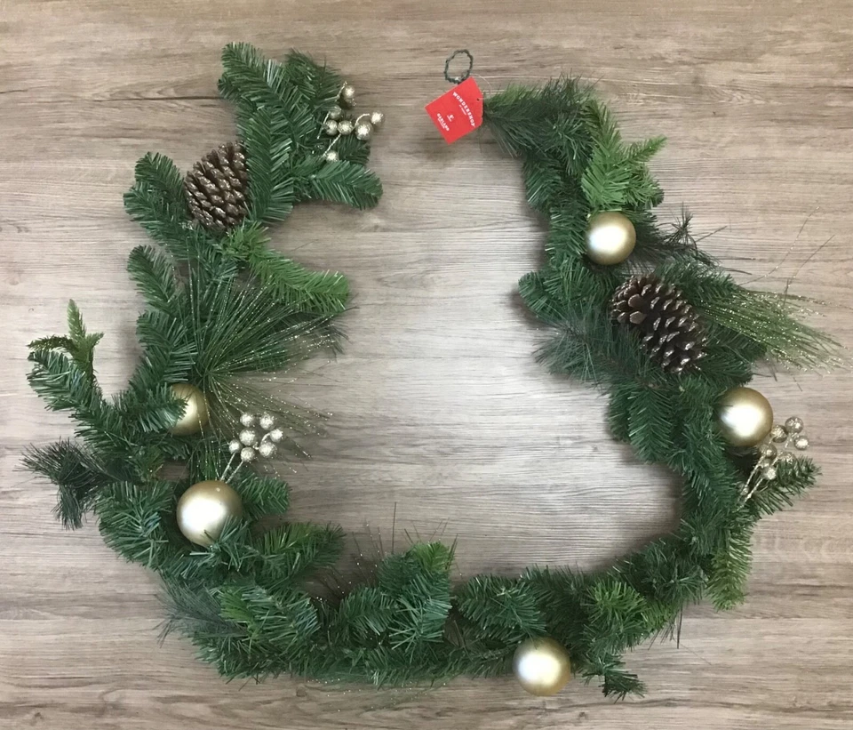 Guirnalda adorno de pino artificial de 6 pies Wondershop bayas brillantes de oro verde Foto 1 de 4