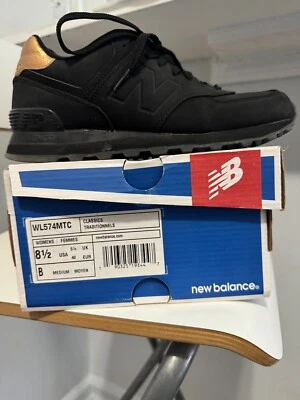 New Balance Classics WL574MTC Mujer Talla 8.5 Old School Retro Negro Dorado Cuero Foto 1 de 4