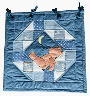 "Oso de peluche vintage retazos acolchado colgante de pared bordado luna cuna bebé 22""" Foto 1 de 4