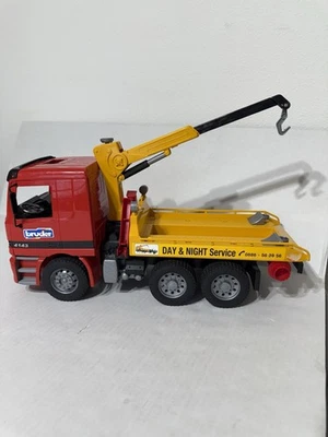 Grúa Bruder 2001 servicio día y noche 19" amarilla y roja Alemania 4143 Foto 1 de 4