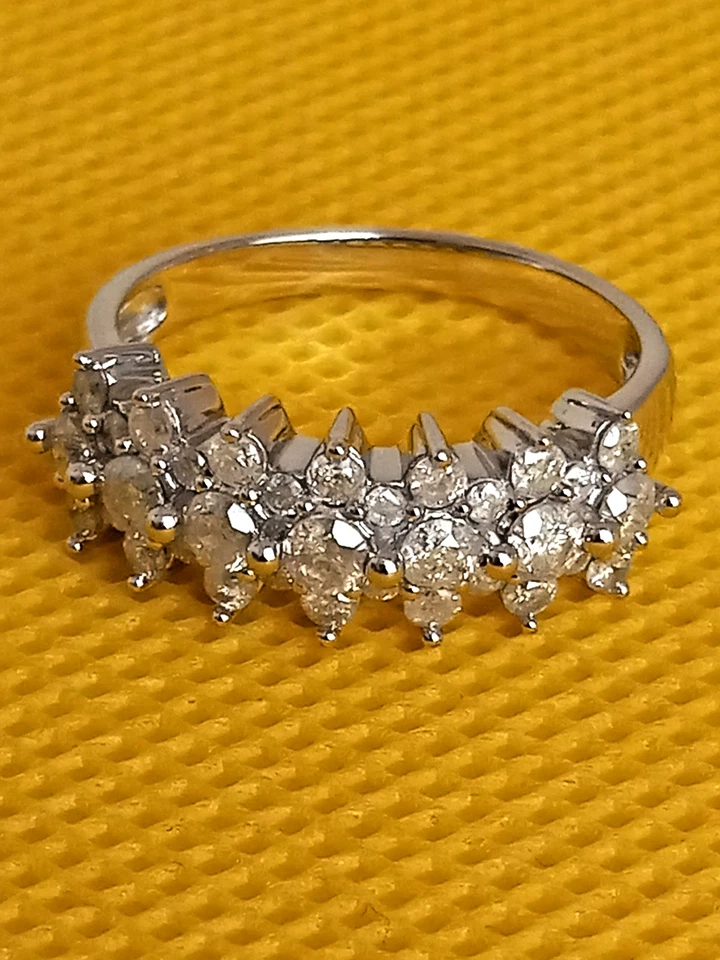 Anillo de plata de ley con diamantes de 1 quilate tamaño 7, 3,51 g Foto 1 de 4