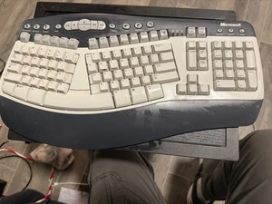 Microsoft Natural MultiMedia Keyboard, 1.0A PS2/USB Ergonomic RT9470 - READ - Picture 1 of 11