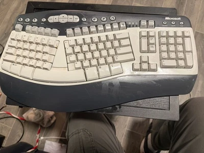 Microsoft Natural MultiMedia Keyboard, 1.0A PS2/USB Ergonomic RT9470 - READ - Image 1 of 4