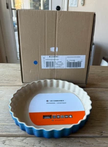 Le Creuset Stoneware Fluted Flan Pie Tarte Baking Dish 9 in 1.5 q Azure Blue NEW - Picture 1 of 6