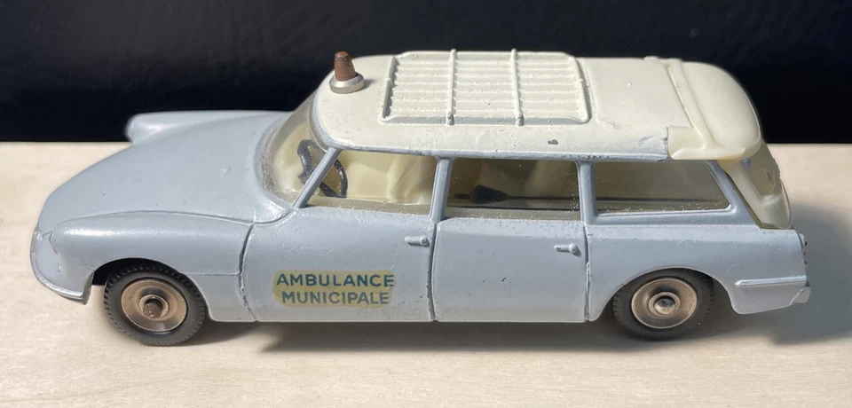 Dinky Toys 556 Citroen ID 19 Ambulance made in France Excellent - Image 1 of 4