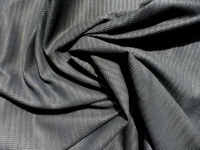 Piel de cordero piel negra elegante en zig zag gamuza en relieve y acabado liso Foto 1 de 4