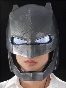 Casco de armadura pesada Batman máscara LED 1:1 portátil FRP cosplay utilería réplica regalo - Imagen 1 de 10