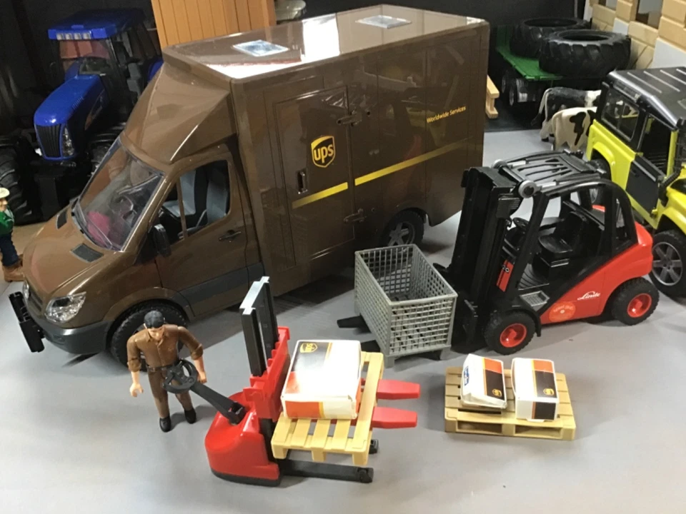 Bruder 1:16 Mercedes Sprinter U.P.S. Delivery Van, Linde Forklift, Hand forklift - Image 1 of 4