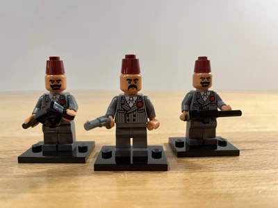 Kazim and 2x Grail Guards: 7197 Indiana Jones Last Crusade LEGO® Minifigures - Image 1 of 2