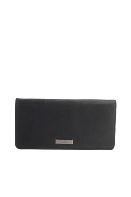 Cartera sin asas Cole Haan para mujer de cuero tono plateado con cierre de botones negra Foto 1 de 4