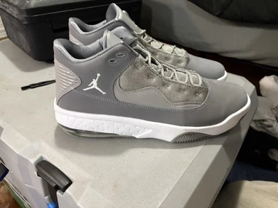 Jordan Max Aura 2- Tamanho - 12/ Cinza Médio, Cinza Lobo Novo em folha - Imagem 1 de 4