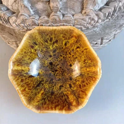 Taza de té con forma de mariposa de porcelana esmaltada marrón Chinese Song de 3,15 pulgadas Foto 1 de 4