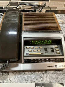 Vintage GE 7-4722 FM/AM Digital Clock Radio Faux Wood Grain Landline Telephone - Picture 1 of 3
