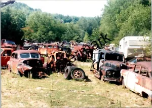 Junkyard junk rusty old vintage automobile car found photo 3.5x5" C9-36 - Picture 1 of 1