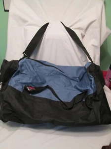 Essentials Reisetasche blau schwarz Schulter Crossbody 2 Taschen Reißverschluss - Bild 1 von 3