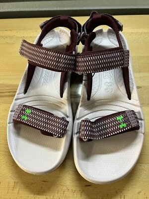 Sandalia de senderismo Under Armour roja/púrpura Fat Tire para hombre 10 NUEVA Foto 1 de 4