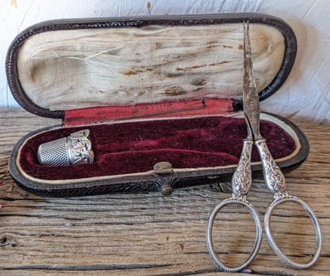 NICE FRENCH ANTIQUE SOLID SILVER SEWING SET CASE BOX 2 ITEMS Cover