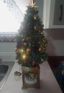 The Thomas Kinkade Snow Globe Tabletop Tree Christmas Decoration Handpainted - Picture 1 of 6