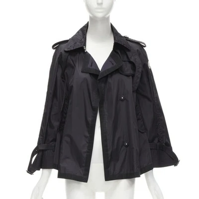 Poncho corta-vento Moncler Yukiko Giubbotto preto botões de pressão colarinho tamanho 0 XS - Imagem 1 de 4