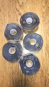 Lotto di 5, 3M Scotchfil Rotolo di Stucco Isolamento Elettrico Nero, 1,5 in. x 60 pollici - Foto 1 di 1