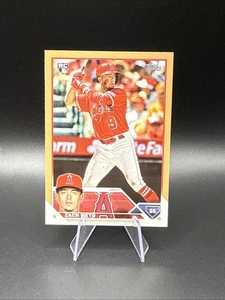 2023 Topps Update Series - Zach Neto #US98 Gold /2023 (RC) - Picture 1 of 2