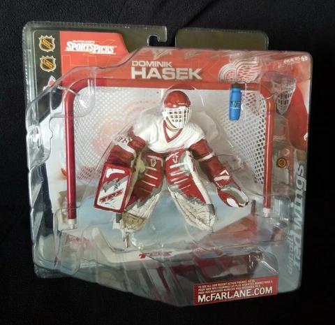 McFarlane NHL Series 2 DOMINIK HASEK Detroit Red Wings Figure Stanley Cup Champ Cover