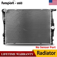 2882 Radiator for BMW Z4 128i 323i 325i 325xi 328i 328xi 330i 2.5 3.0L V6